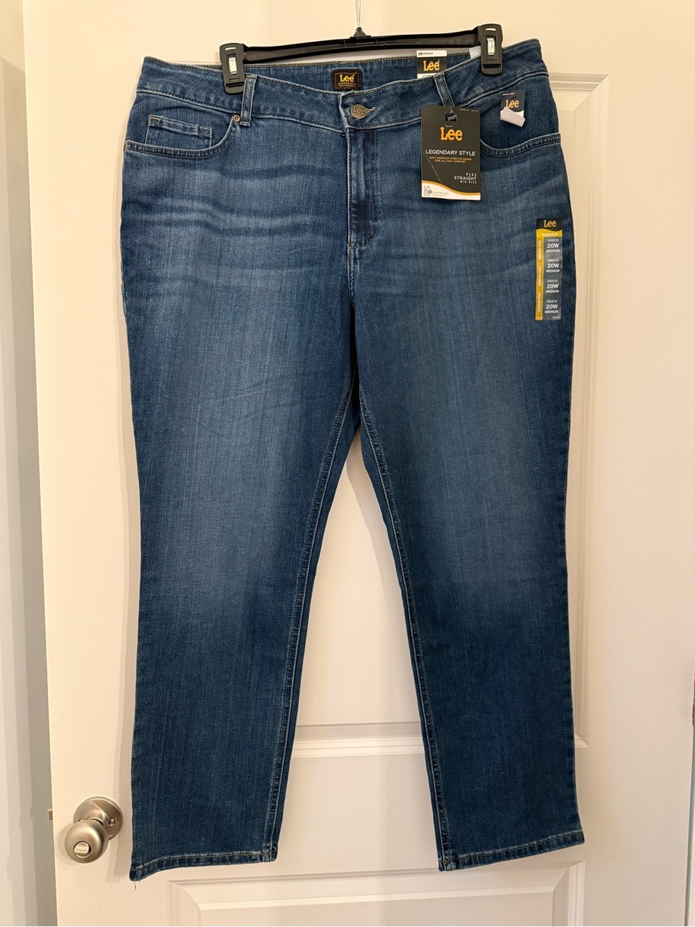 NWT women’s Lee Straight MidRise Jeans, size 20W